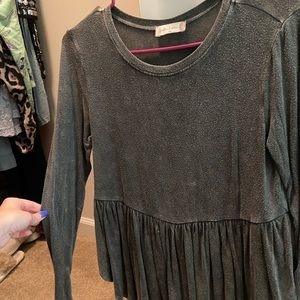 Gray long sleeve shirt